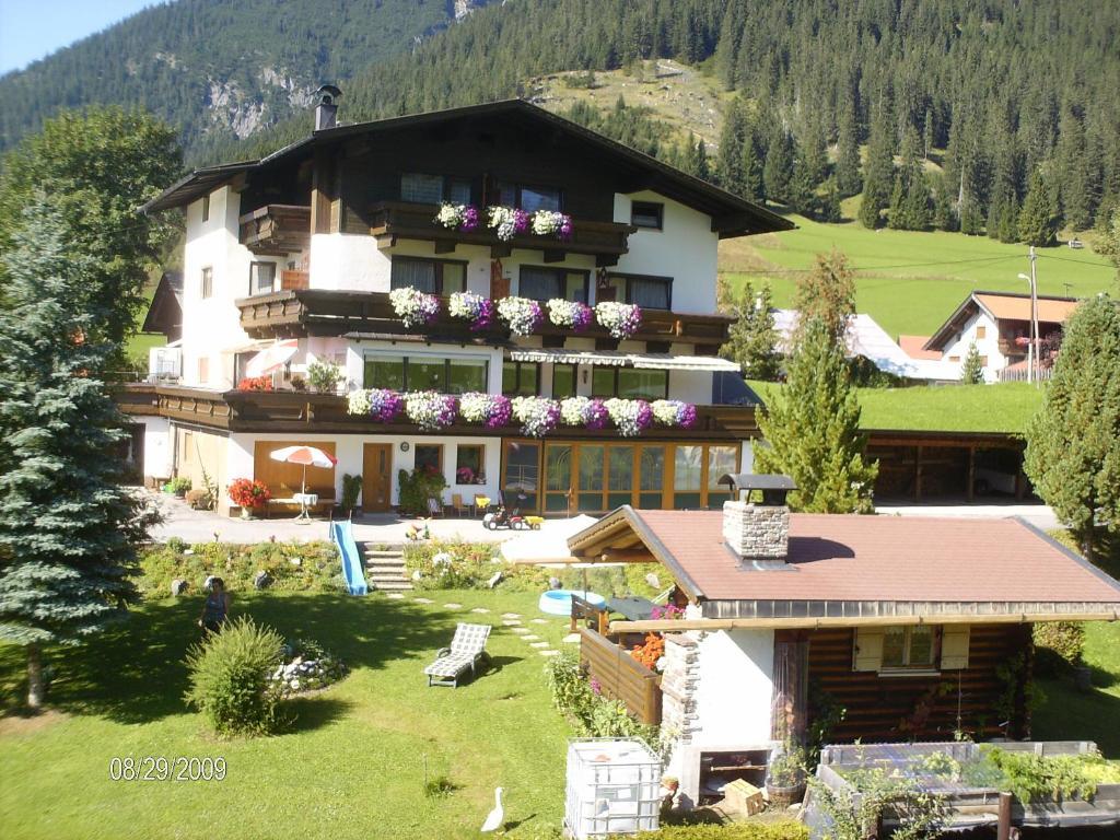 Gaestehaus Bergland Berwang Buitenkant foto