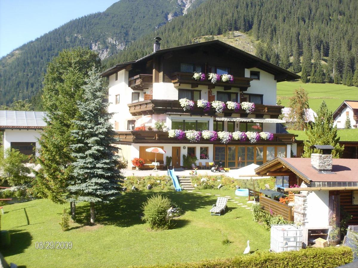 Gaestehaus Bergland Berwang Buitenkant foto