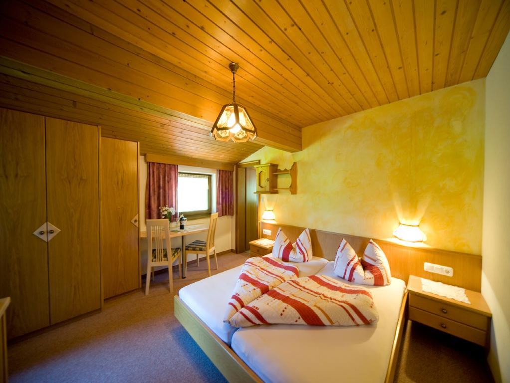 Gaestehaus Bergland Berwang Buitenkant foto